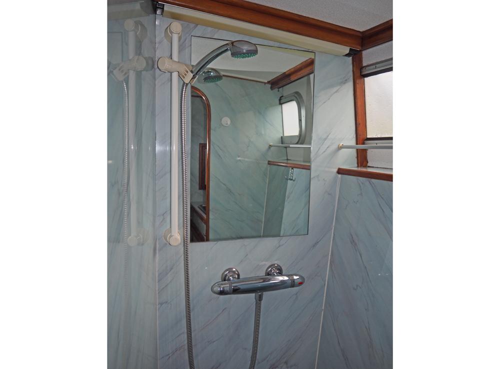 Aft cabin, Accommodation